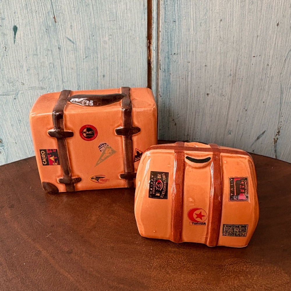 Vintage Ceramic Suitcase Salt & Pepper Set - new in original box! - Picture 10 of 10